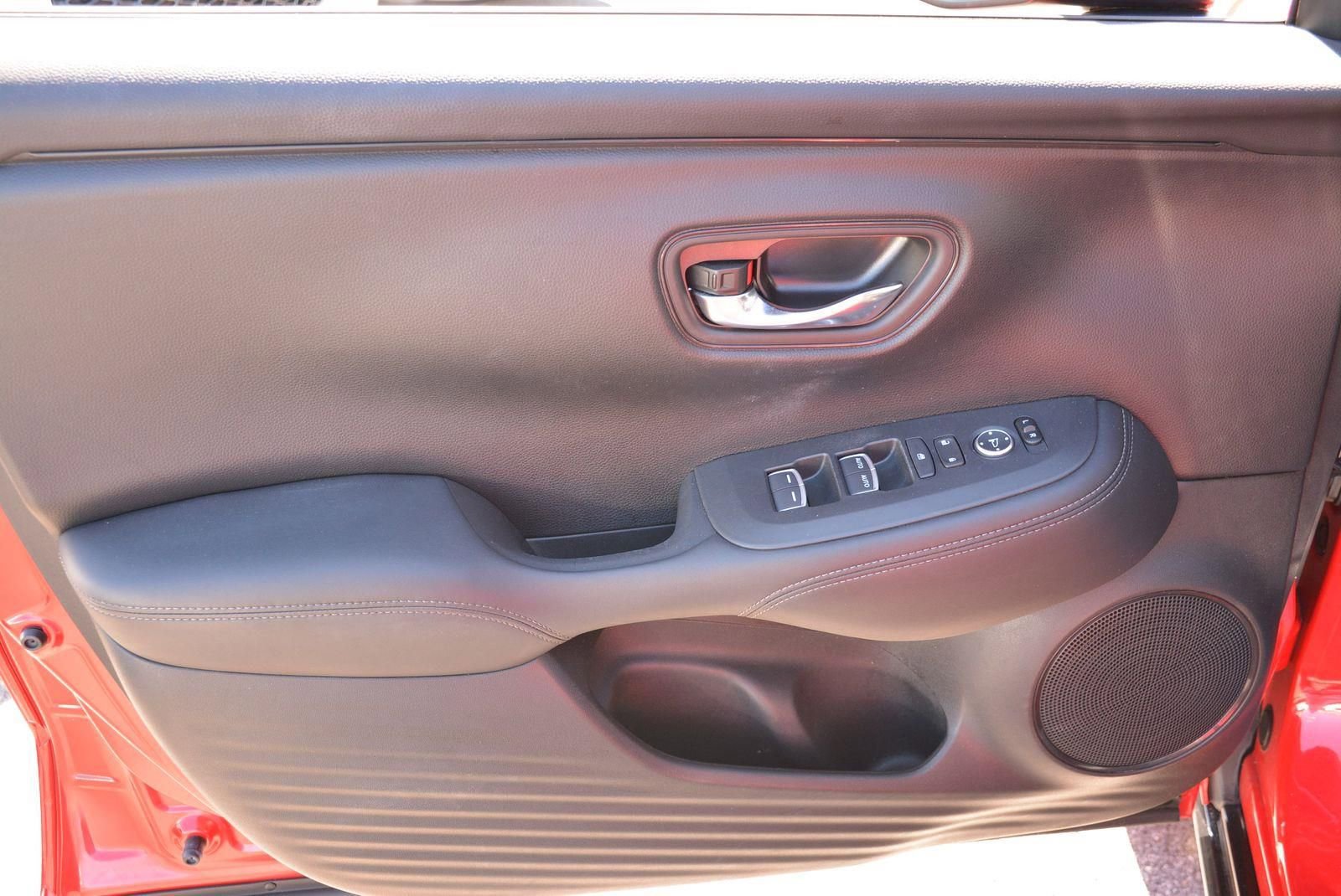 Used 2023 Honda HR-V EX-L image 10