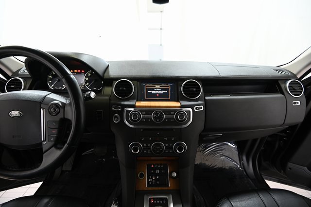 Used 2016 Land Rover LR4 HSE Silver Edition image 2