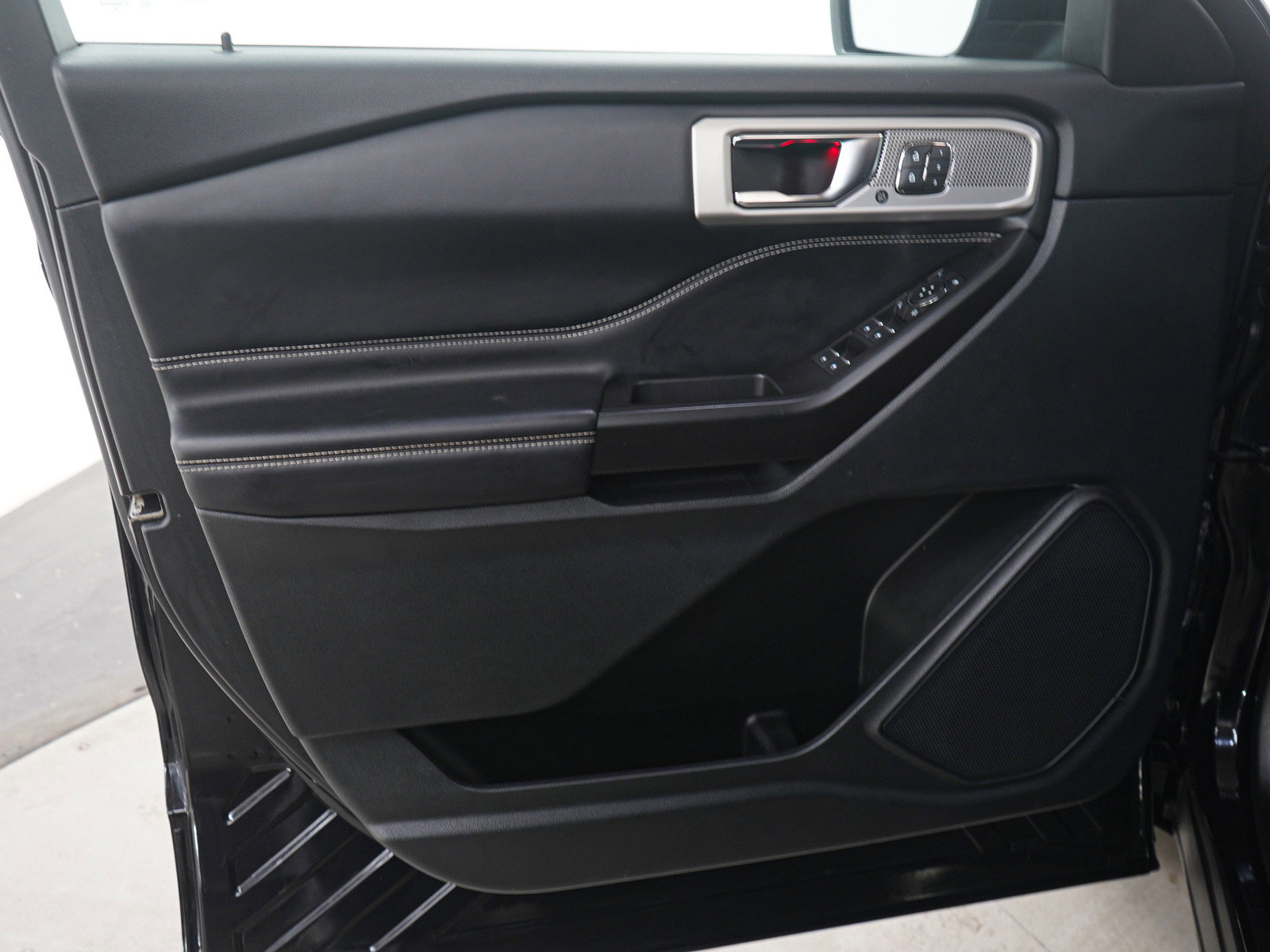 Used 2020 Ford Explorer ST image 25