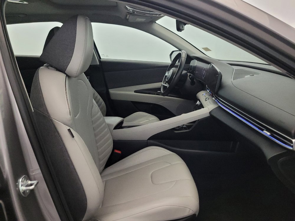 Used 2025 Hyundai Elantra Limited FWD image 21