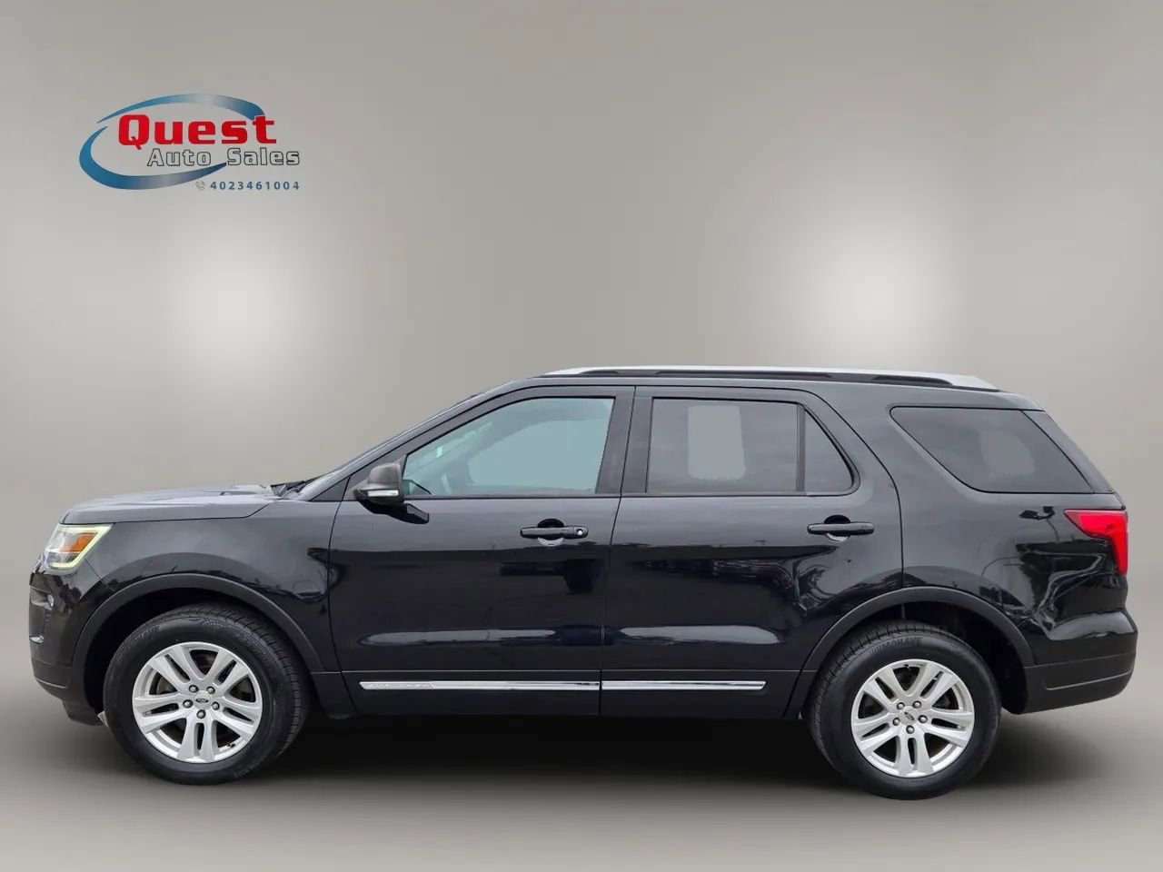 Used 2019 Ford Explorer XLT w/ Equipment Group 202A AWD/4WD image 9