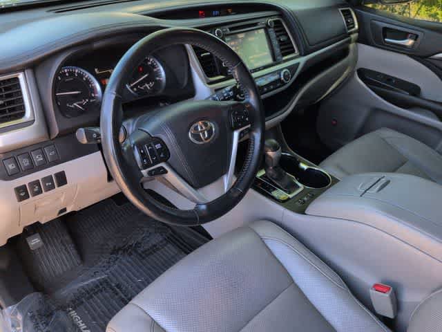Used 2017 Toyota Highlander Limited Platinum AWD/4WD image 10