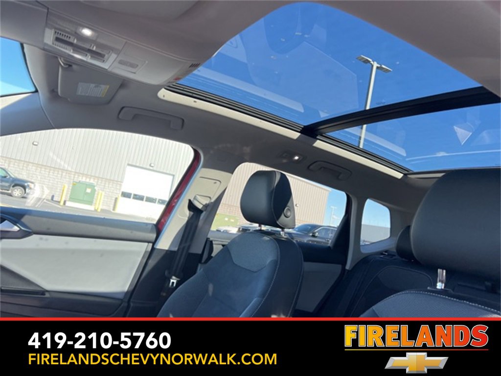 Used 2022 Volkswagen Taos SE w/ Panoramic Sunroof Package image 16