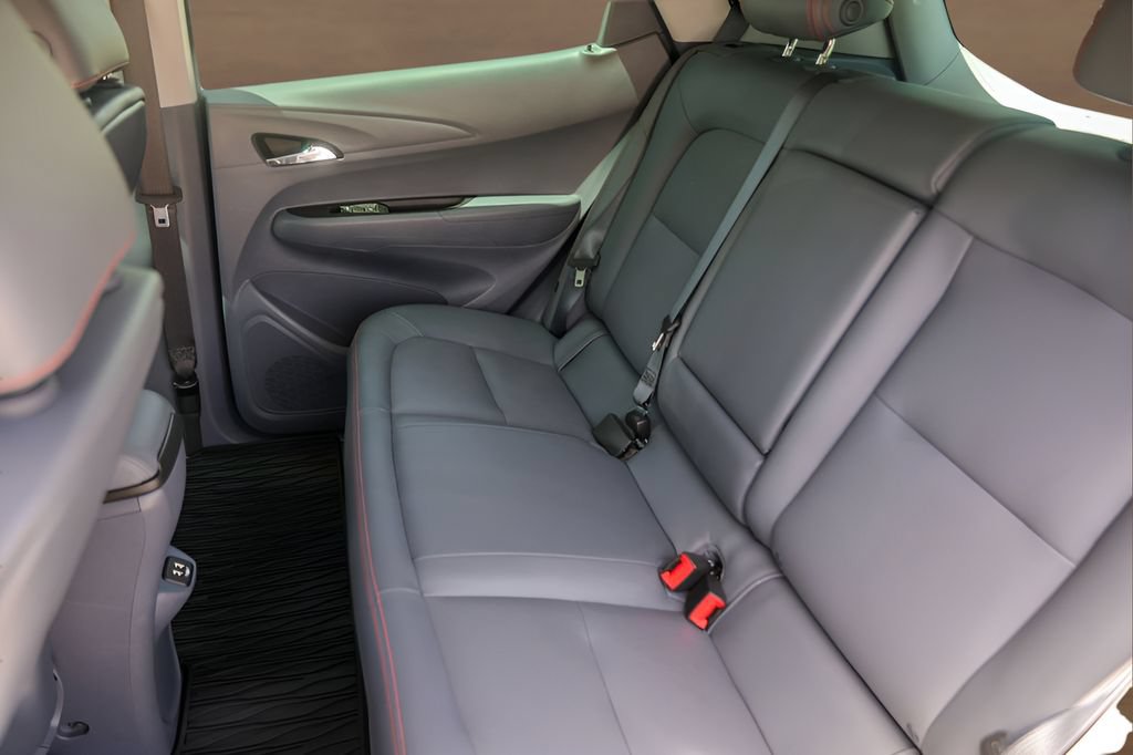 Used 2019 Chevrolet Bolt Premier w/ Infotainment Package FWD image 21