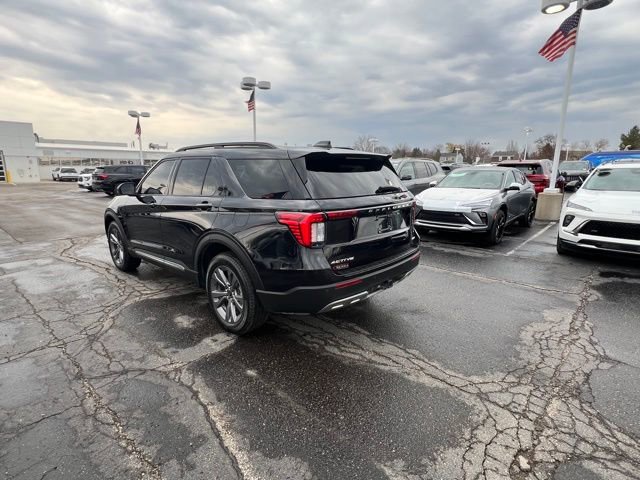 Used 2025 Ford Explorer Active w/ Active Comfort Package AWD/4WD image 8