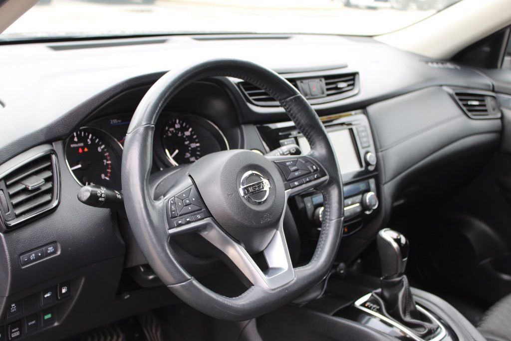 Used 2018 Nissan Rogue SV w/ Premium Package image 19