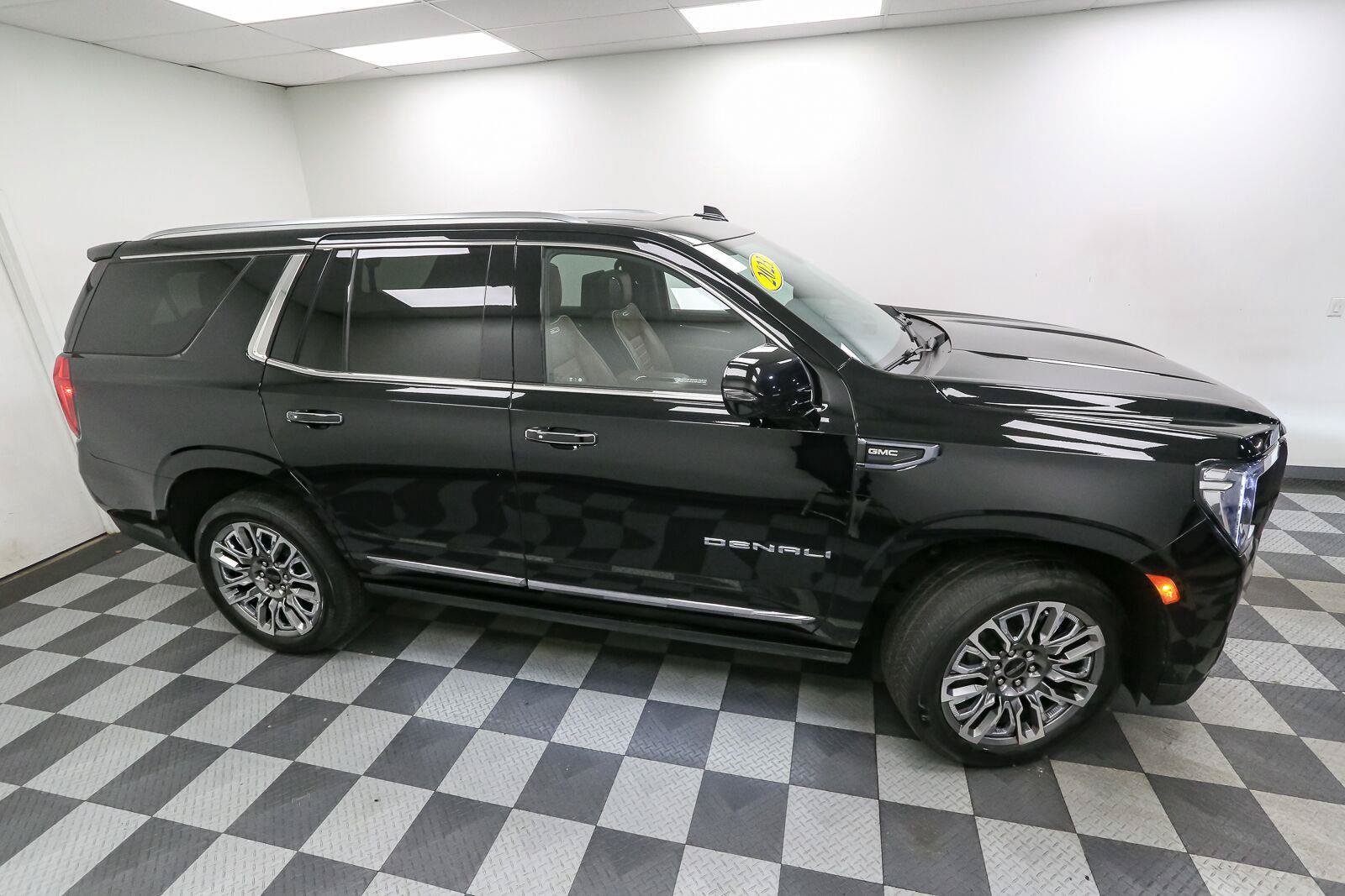 Used 2023 GMC Yukon Denali Ultimate AWD/4WD image 5