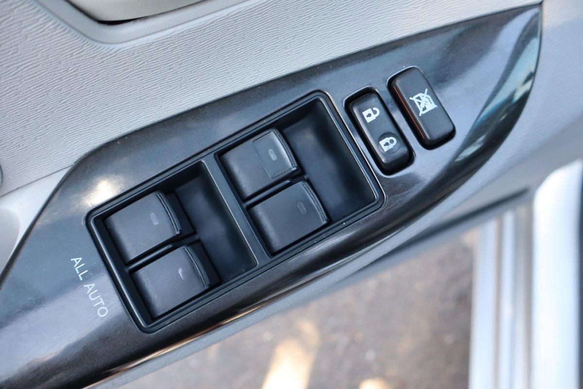Used 2011 Toyota Sienna LE w/ Towing Pkg FWD image 27