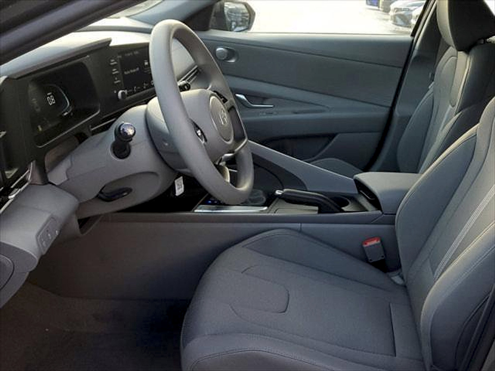 Used 2025 Hyundai Elantra SE FWD image 8