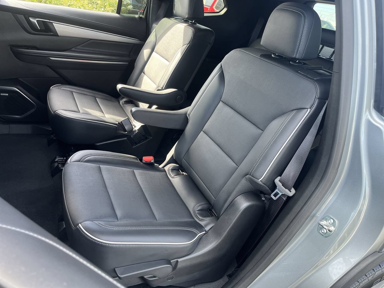 Used 2025 Buick Enclave Preferred AWD/4WD image 23