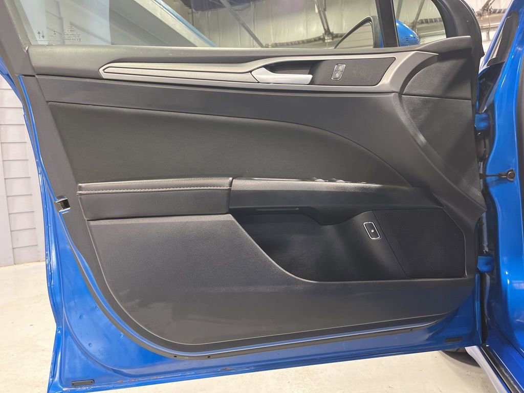 Used 2020 Ford Fusion SE image 10