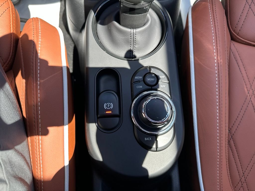 Used 2024 MINI Cooper SE w/ Signature Upholstery Package FWD image 22