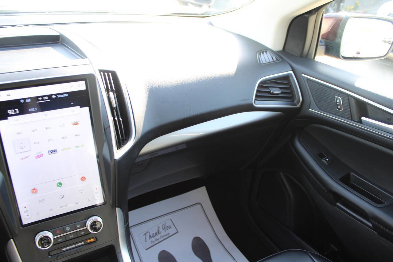 Used 2024 Ford Edge SEL image 16