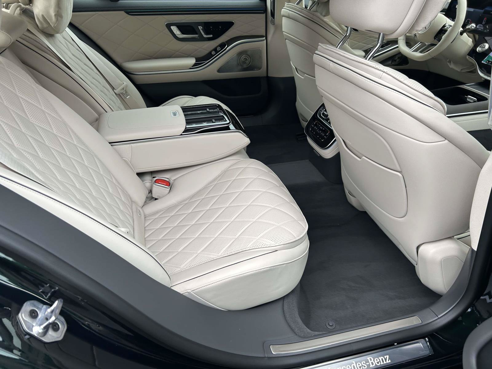 New 2027 Mercedes-Benz S 580 4MATIC Sedan image 39