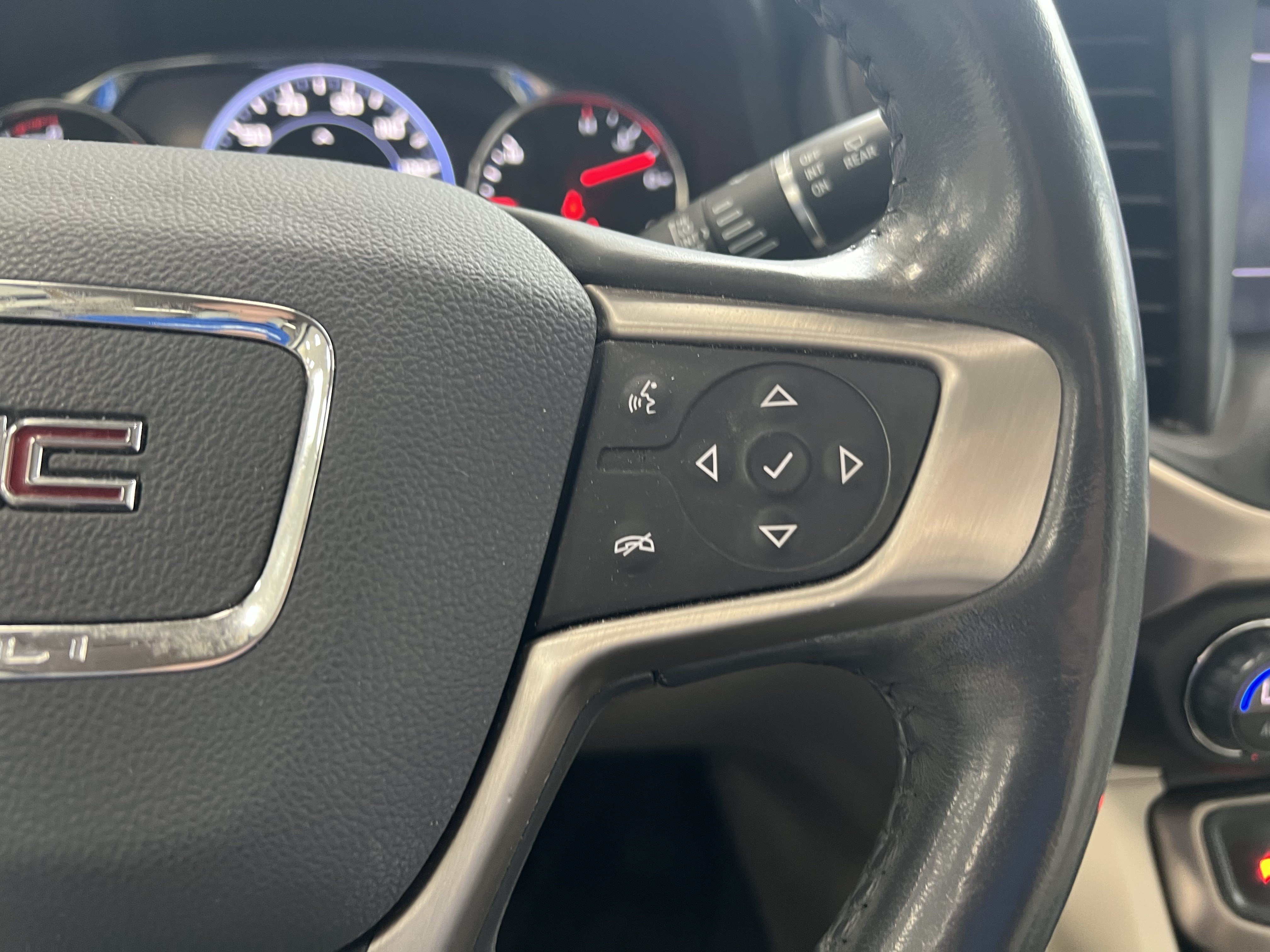 Used 2020 GMC Acadia Denali w/ Technology Package FWD image 20