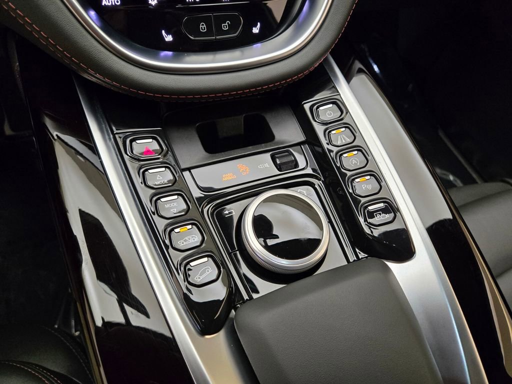 Used 2024 Aston Martin DBX image 41
