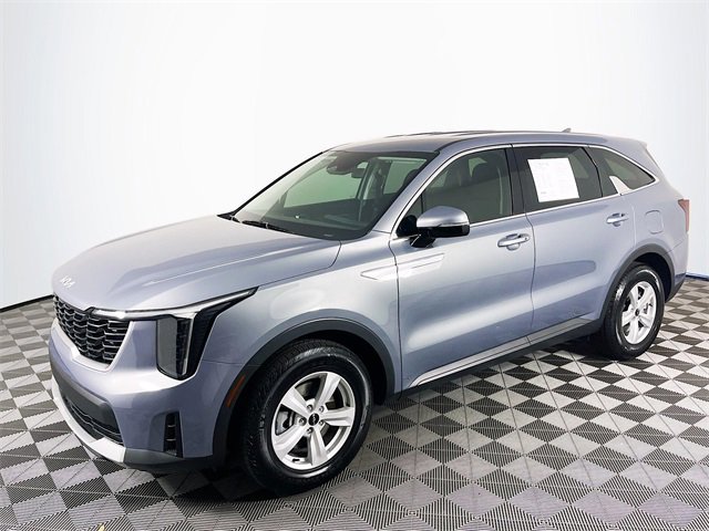 Used 2025 Kia Sorento LX image 4