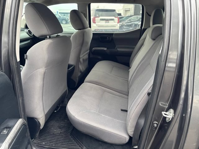 Used 2017 Toyota Tacoma TRD Off-Road AWD/4WD image 14