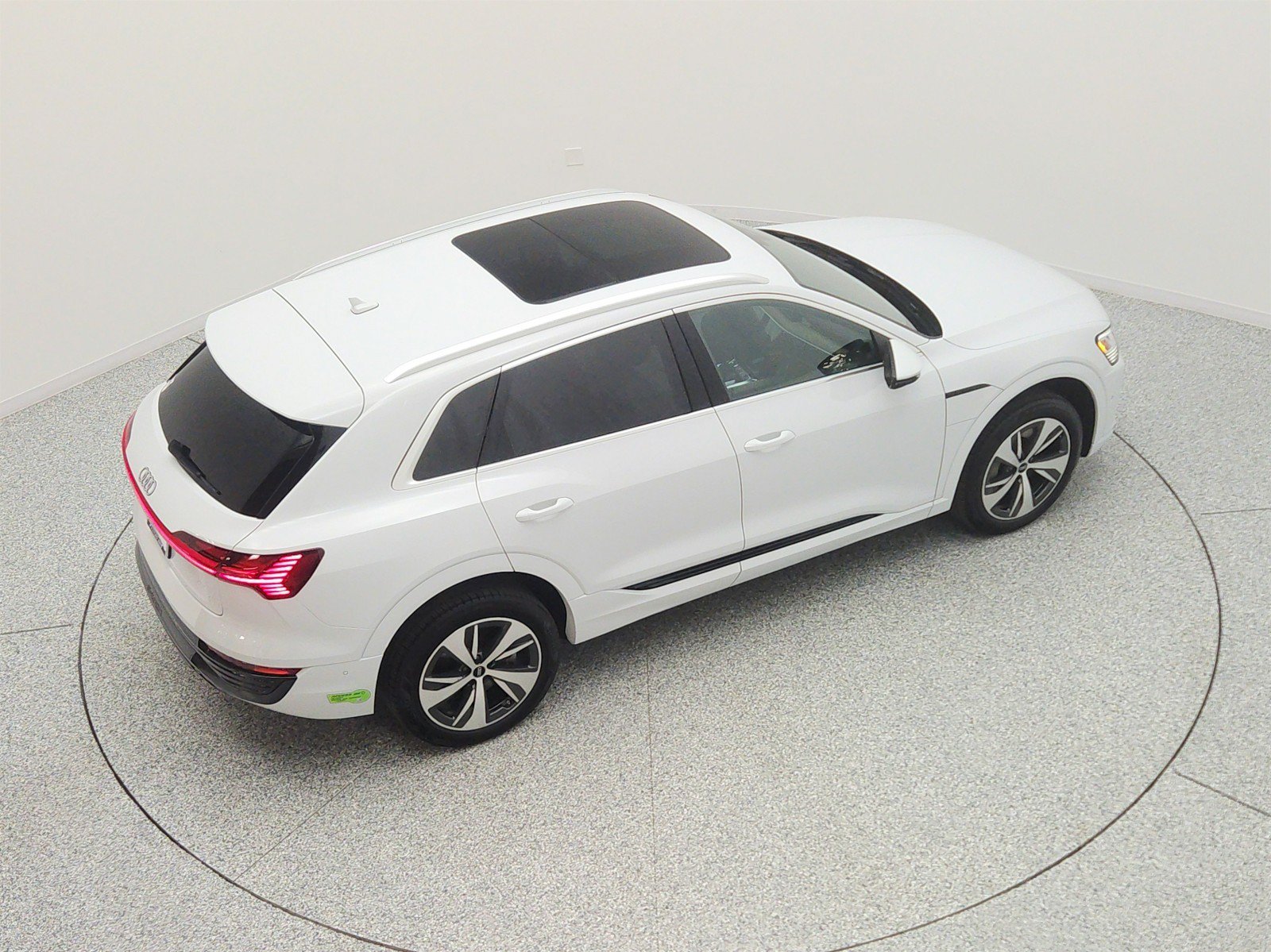 Used 2024 Audi Q8 e-tron Premium Plus w/ Premium Plus Package AWD/4WD image 13