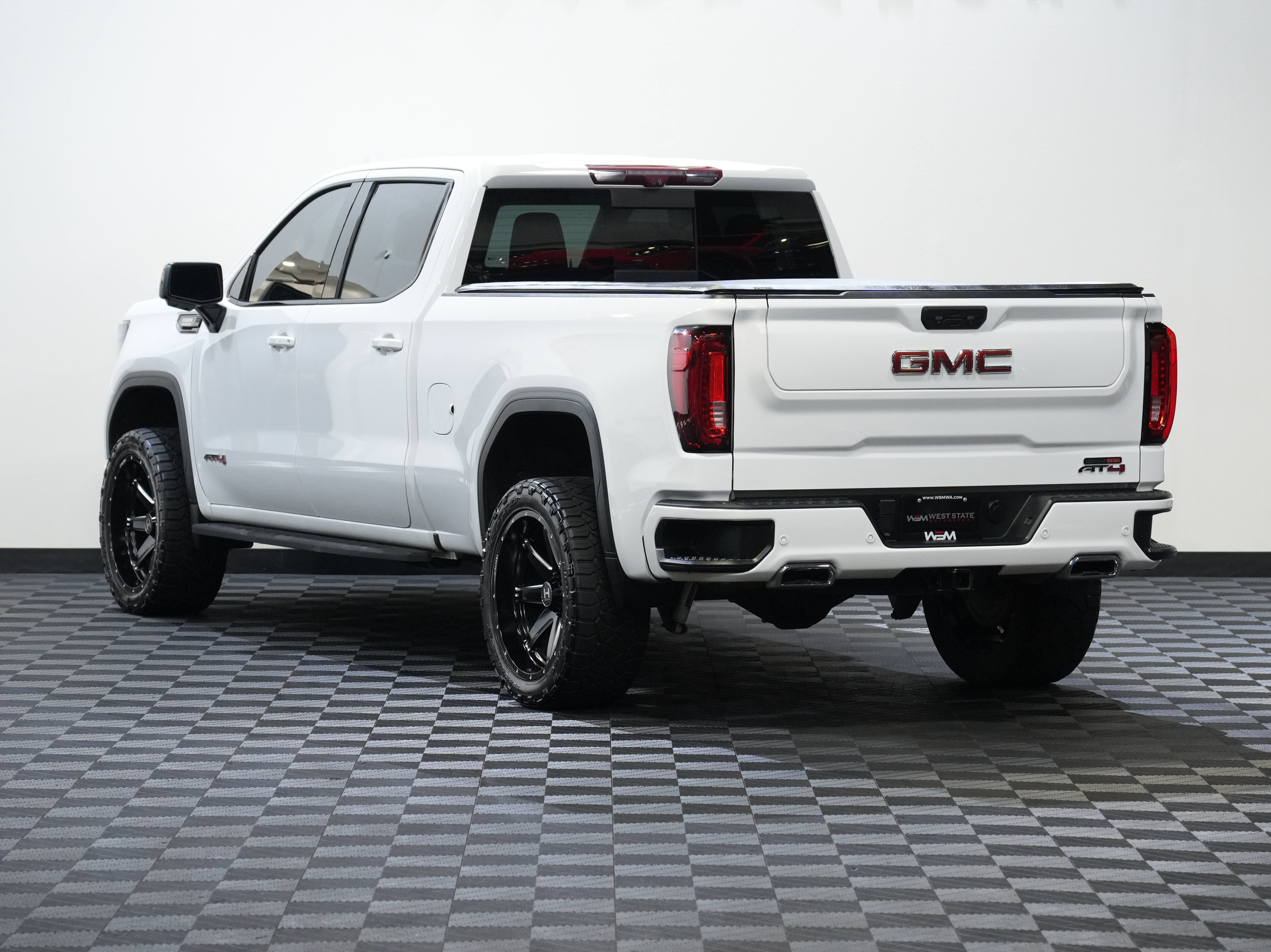 Used 2022 GMC Sierra 1500 AT4 w/ AT4 Premium Package AWD/4WD image 8