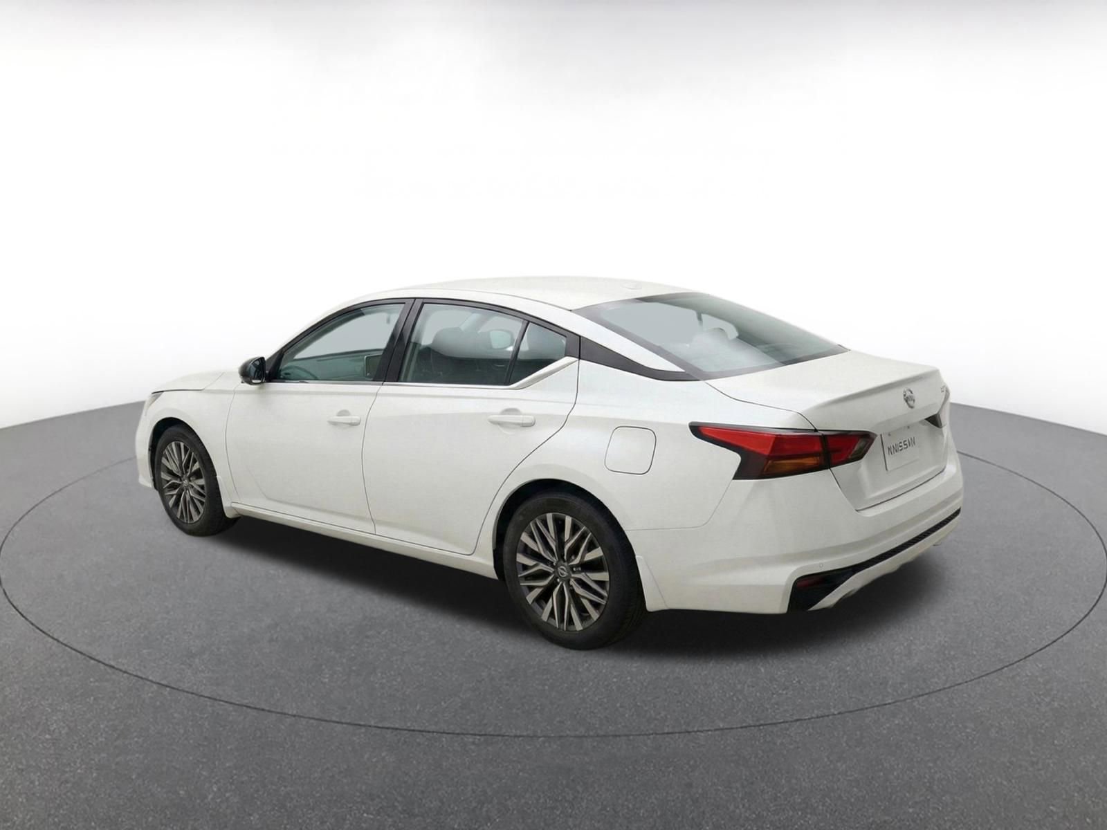 Used 2025 Nissan Altima 2.5 SV FWD image 7