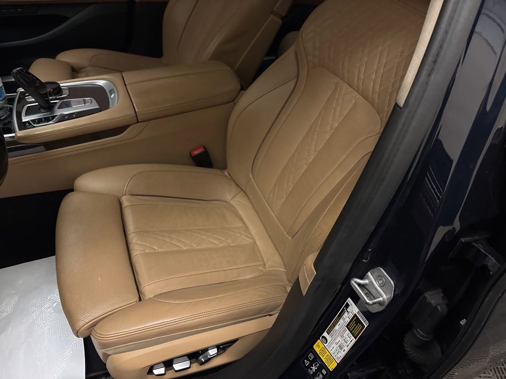 Used 2019 BMW 750i xDrive w/ Executive Package image 11