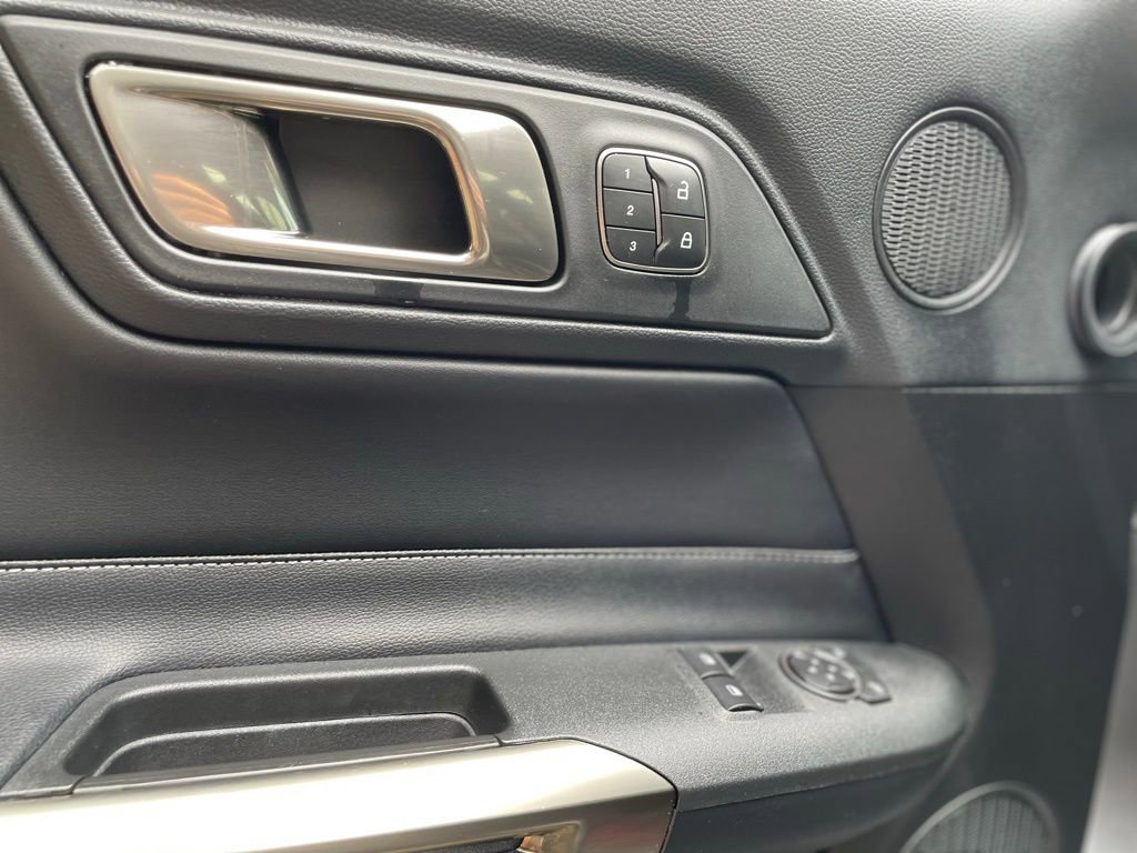 Used 2021 Ford Mustang Shelby GT500 w/ Technology Package RWD image 12