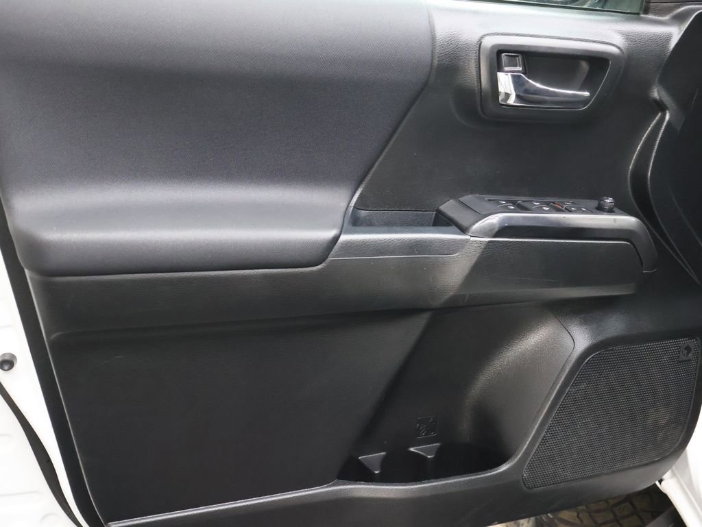 Used 2019 Toyota Tacoma TRD Sport image 15