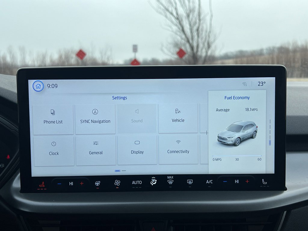 Used 2023 Ford Escape SE w/ Class II Trailer Tow Package image 25