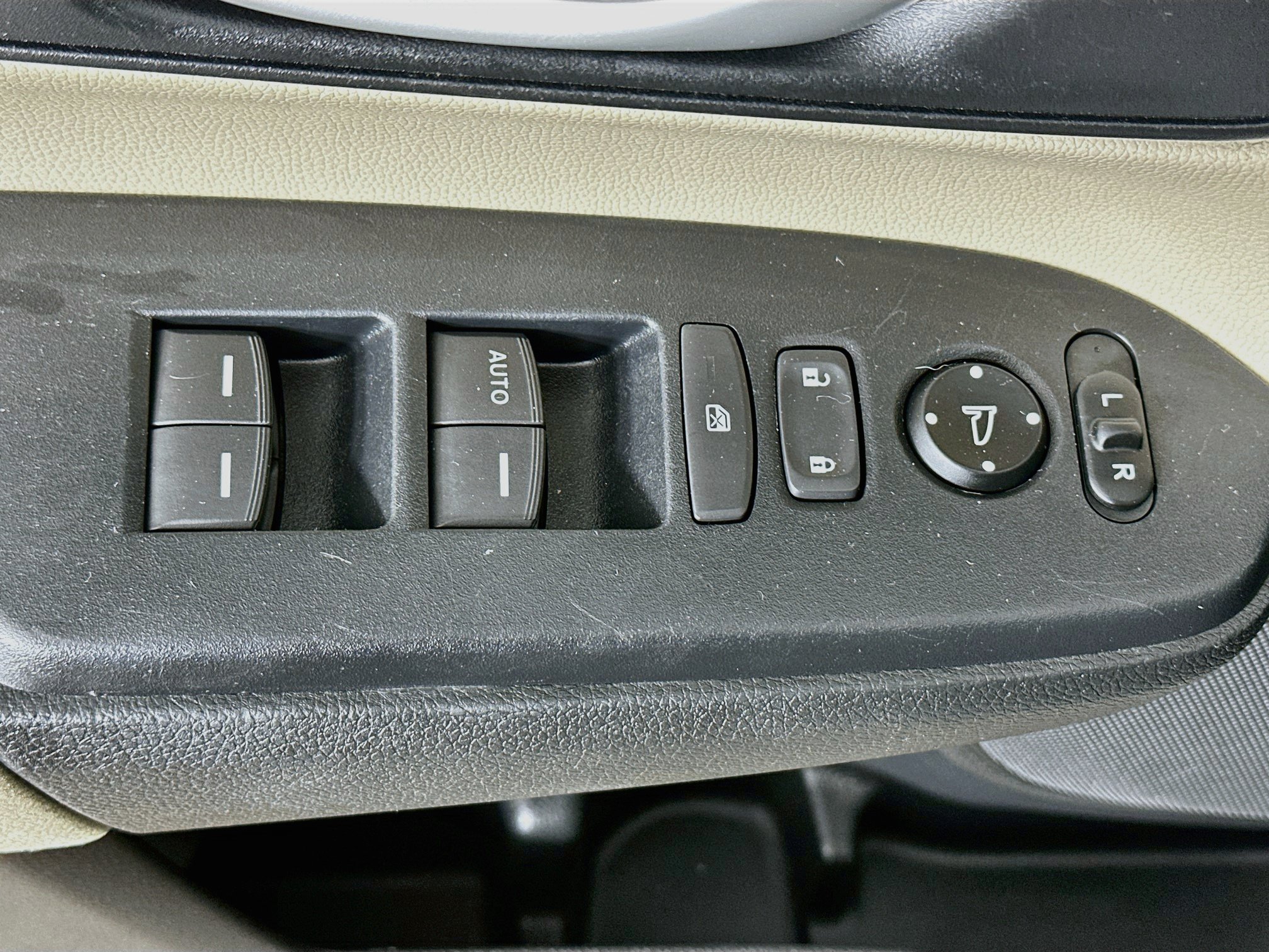 Used 2019 Honda CR-V LX image 15
