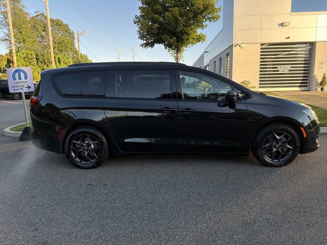 Used 2019 Chrysler Pacifica Touring-L w/ S Appearance Package FWD image 9