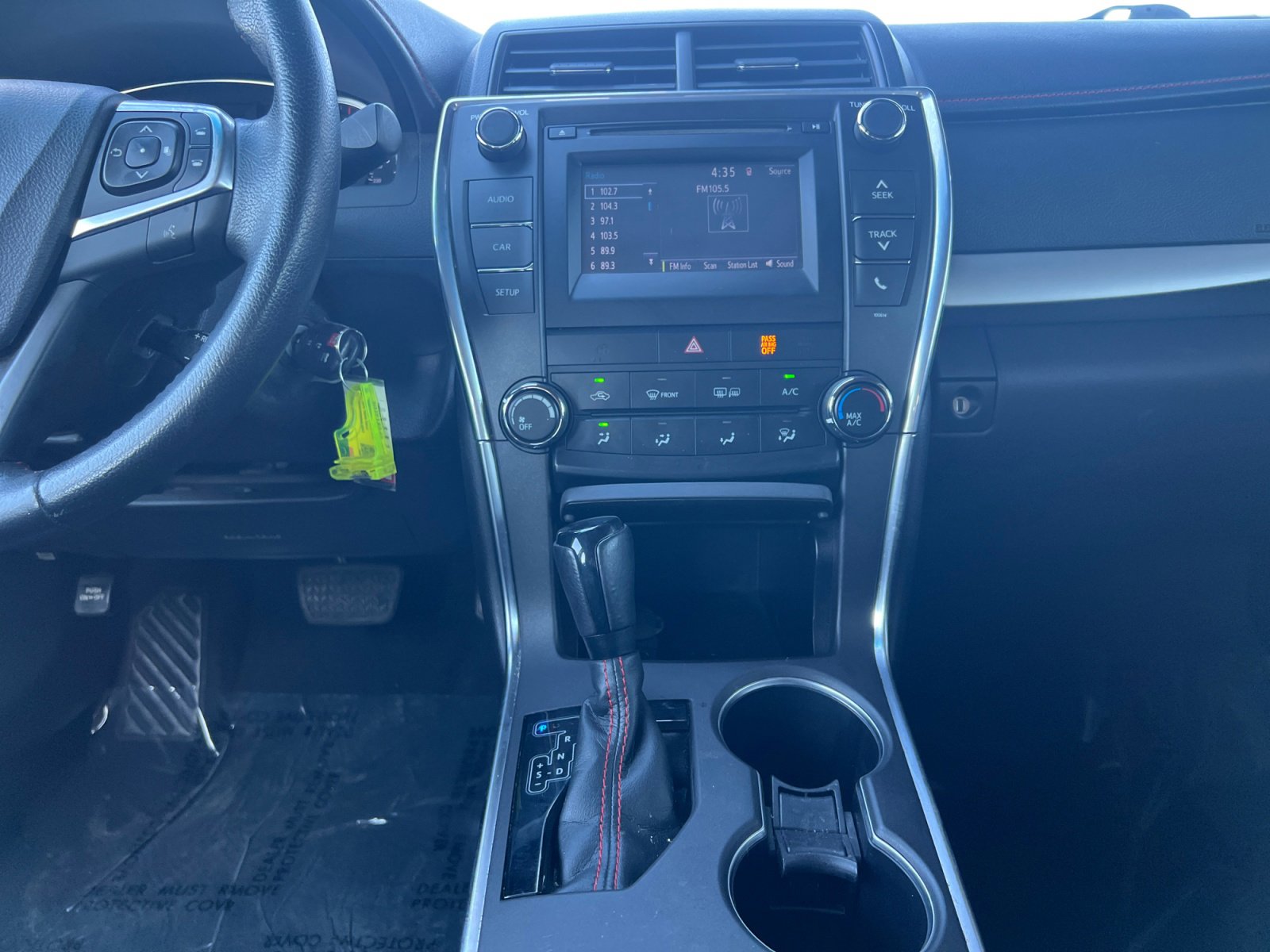 Used 2016 Toyota Camry SE image 11