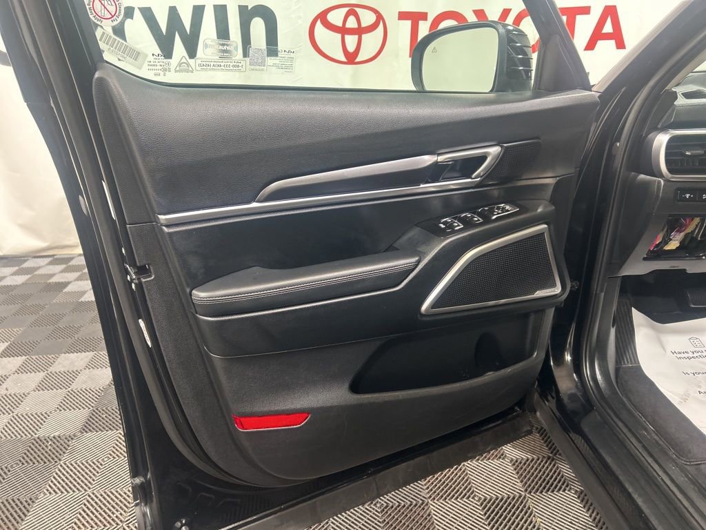 Used 2025 Kia Telluride S image 23