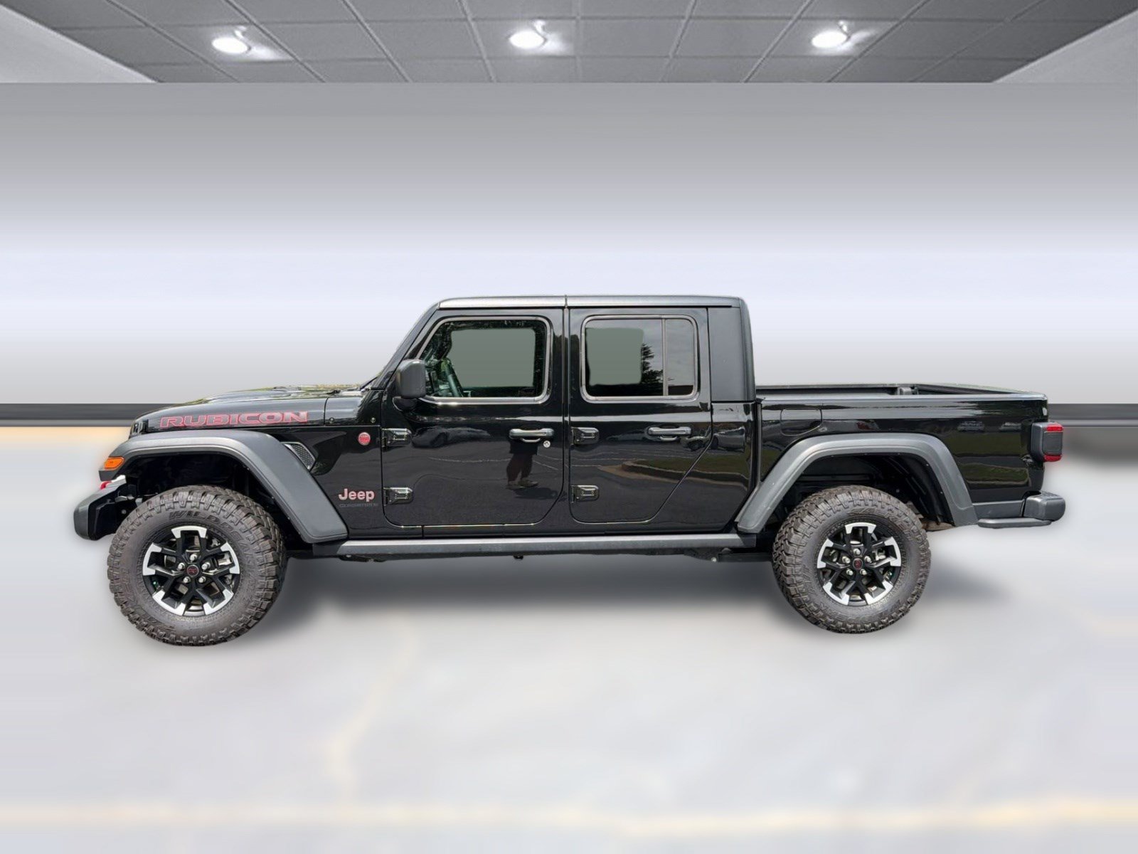 Used 2025 Jeep Gladiator Rubicon w/ Technology Group AWD/4WD image 2