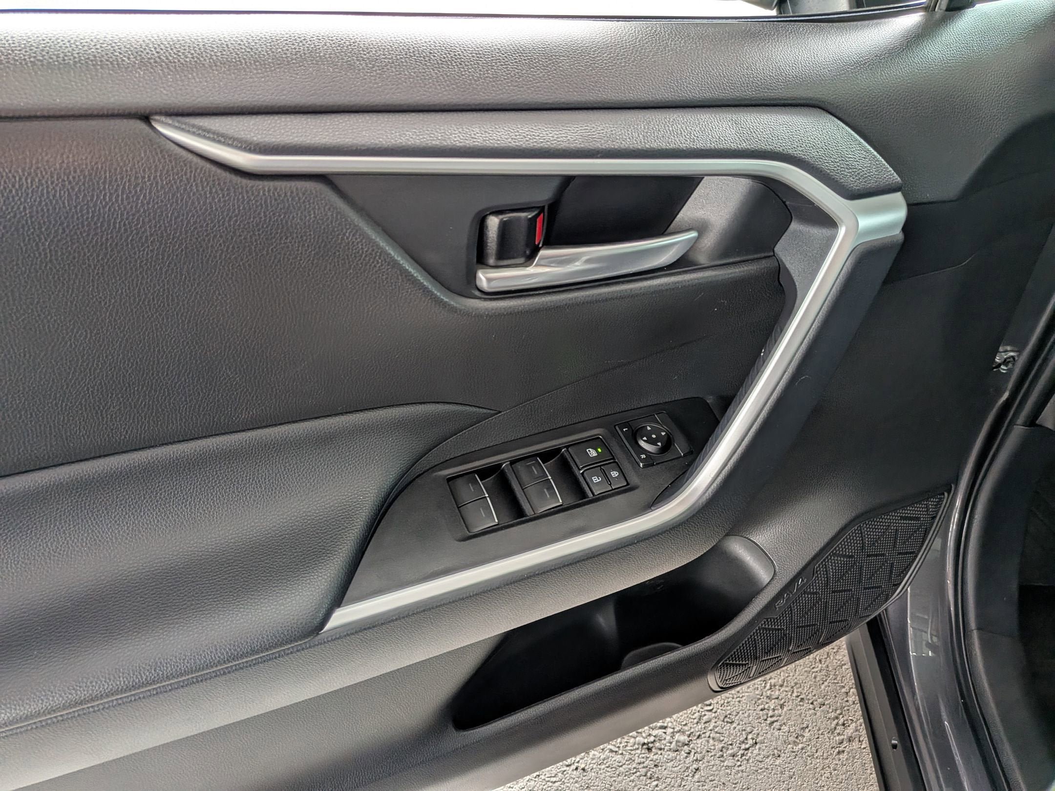 Certified 2025 Toyota RAV4 XLE AWD/4WD image 8