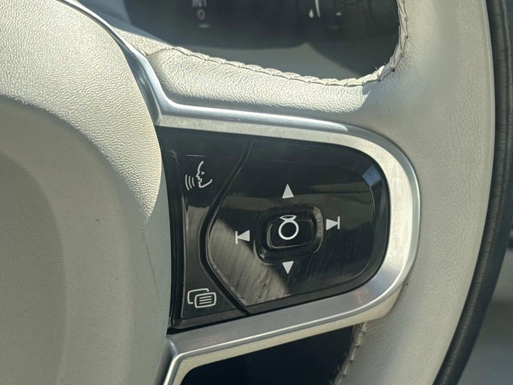 Used 2021 Volvo XC90 T5 Momentum w/ Climate Package image 26