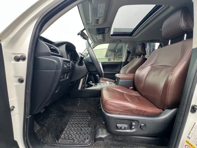 Used 2017 Toyota 4Runner SR5 Premium image 13