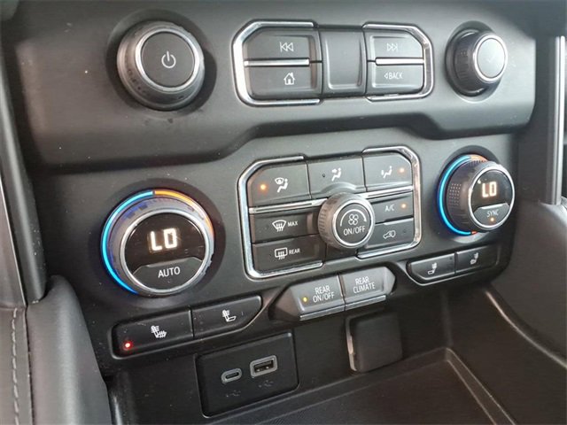 Used 2024 Chevrolet Suburban LT image 12