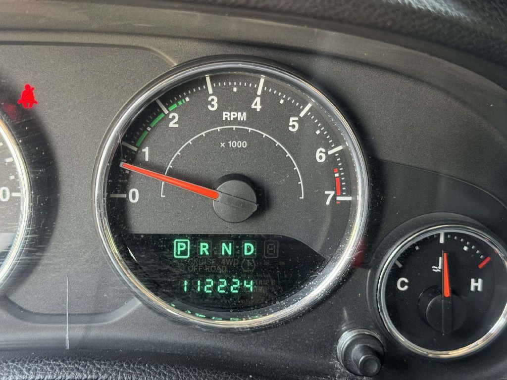 Used 2013 Jeep Wrangler Unlimited Sahara w/ Dual Top Group AWD/4WD image 12