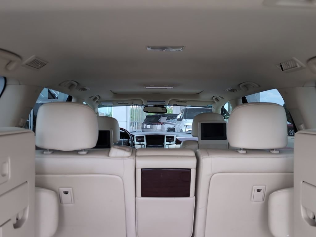 Used 2013 Lexus LX 570 4WD w/ Luxury Pkg image 9