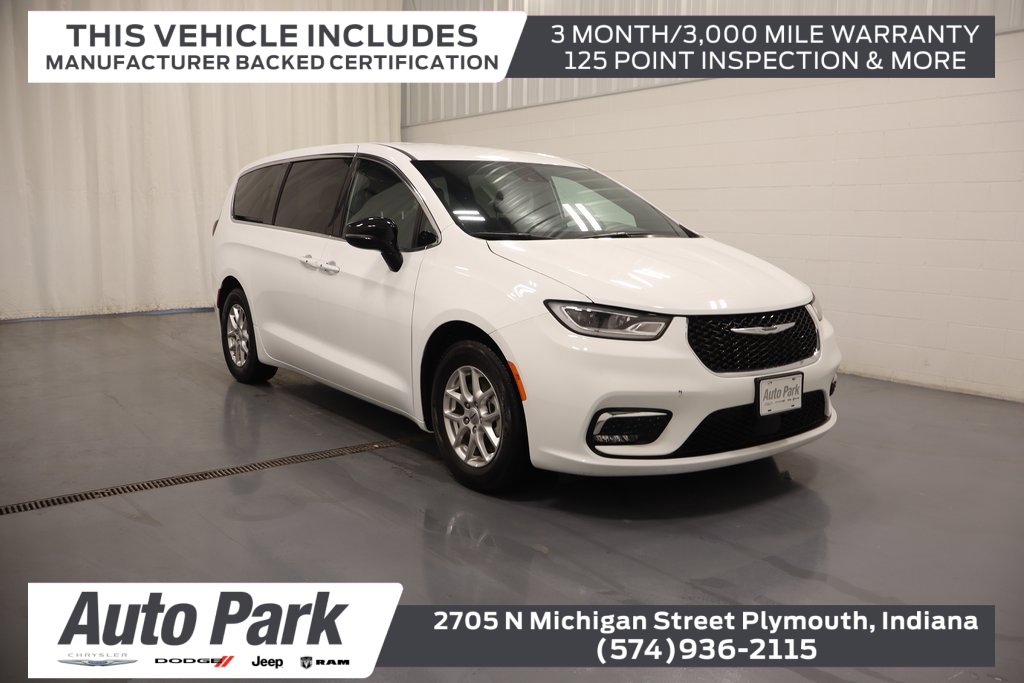 Used 2025 Chrysler Pacifica Select image 1