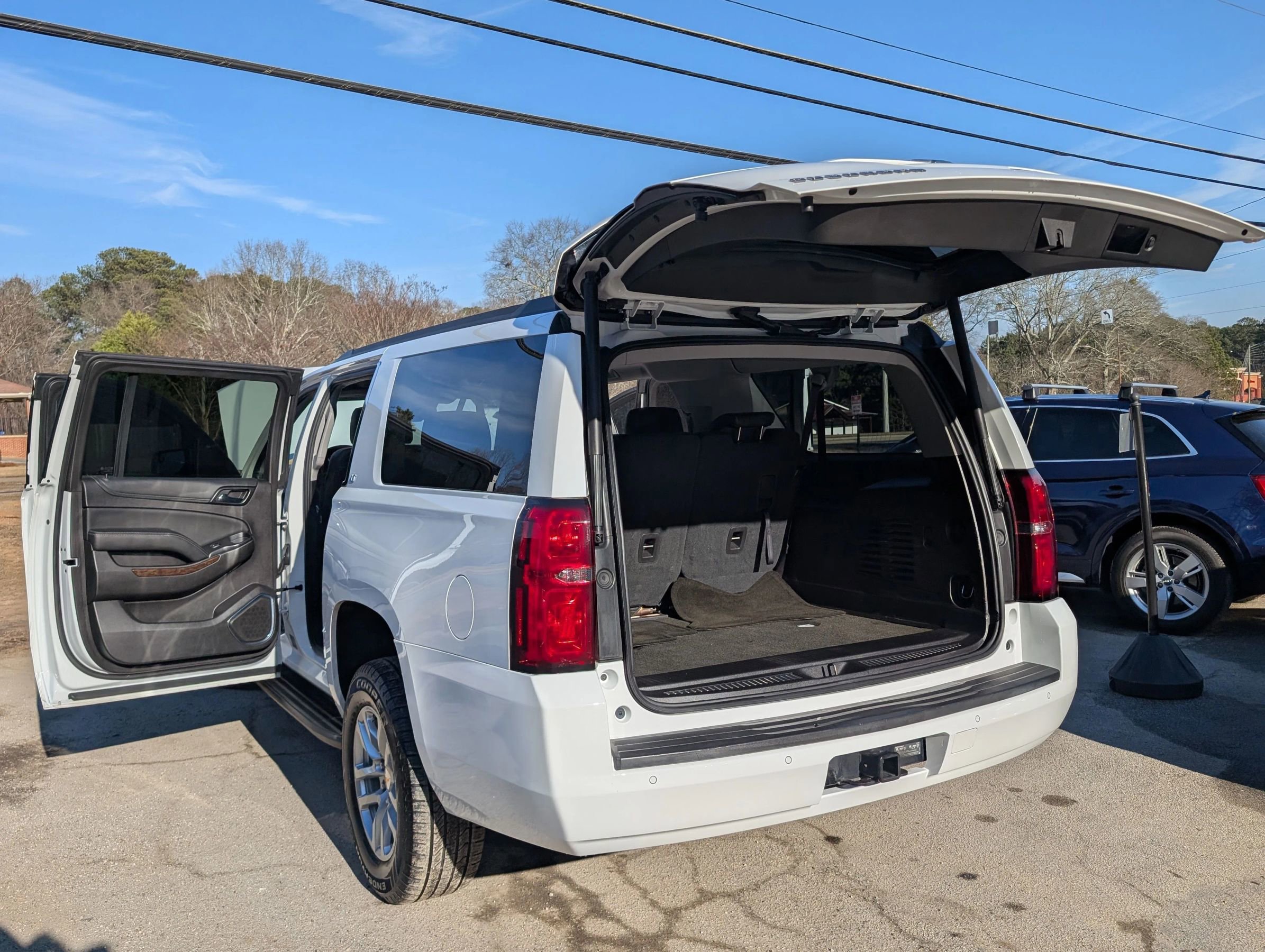 Used 2016 Chevrolet Suburban LT image 12