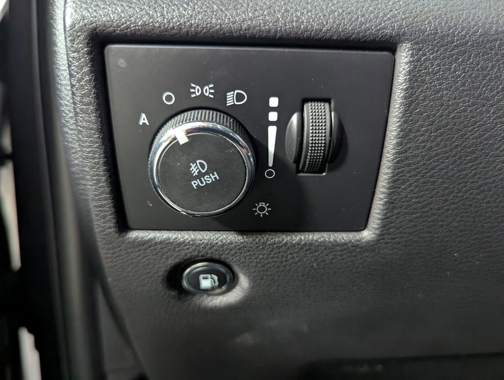 Used 2019 Jeep Grand Cherokee Limited RWD image 15