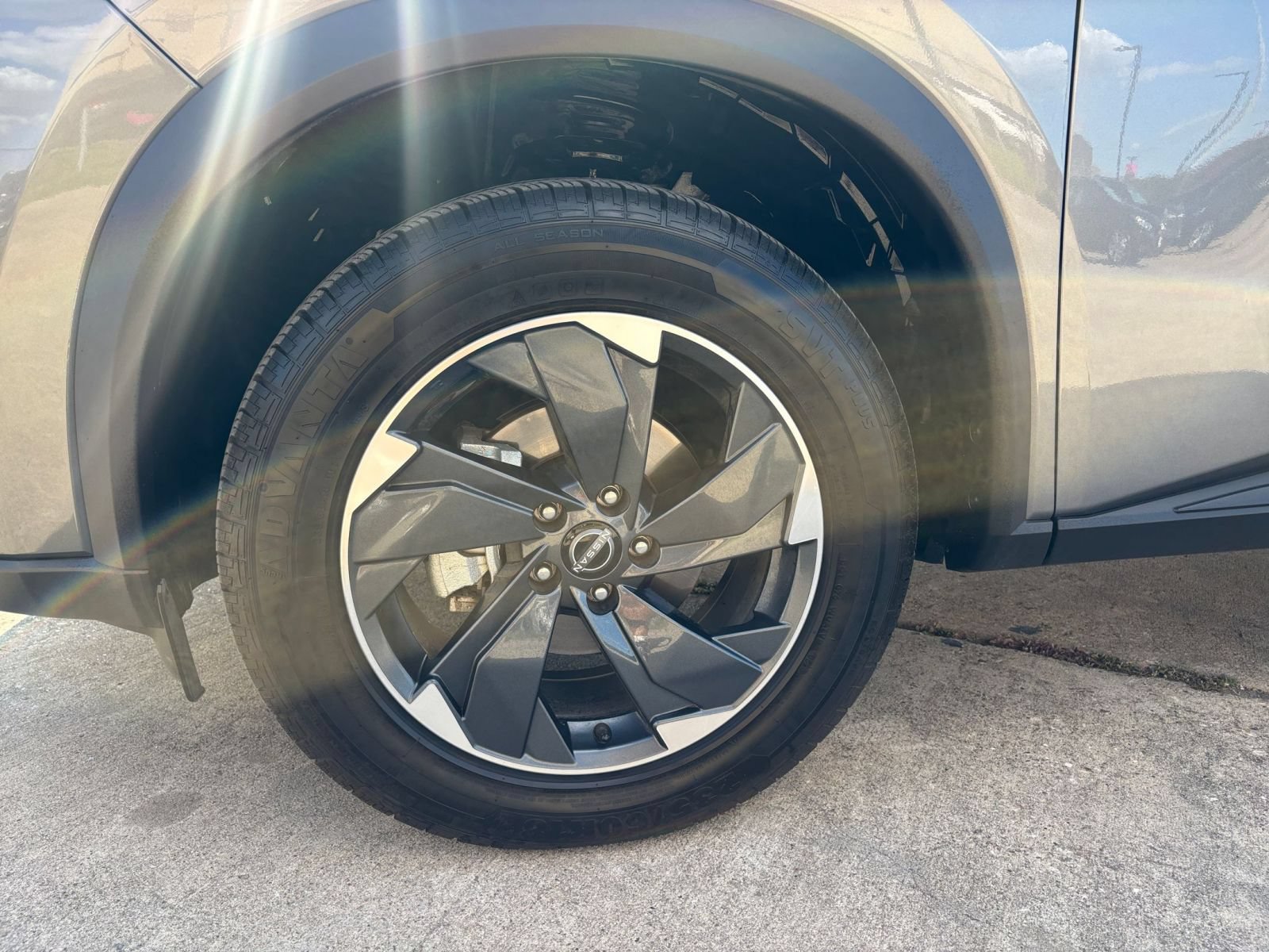 Used 2025 Nissan Rogue SV AWD/4WD image 29