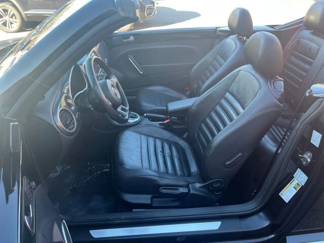 Used 2013 Volkswagen Beetle 2.0T FWD image 17