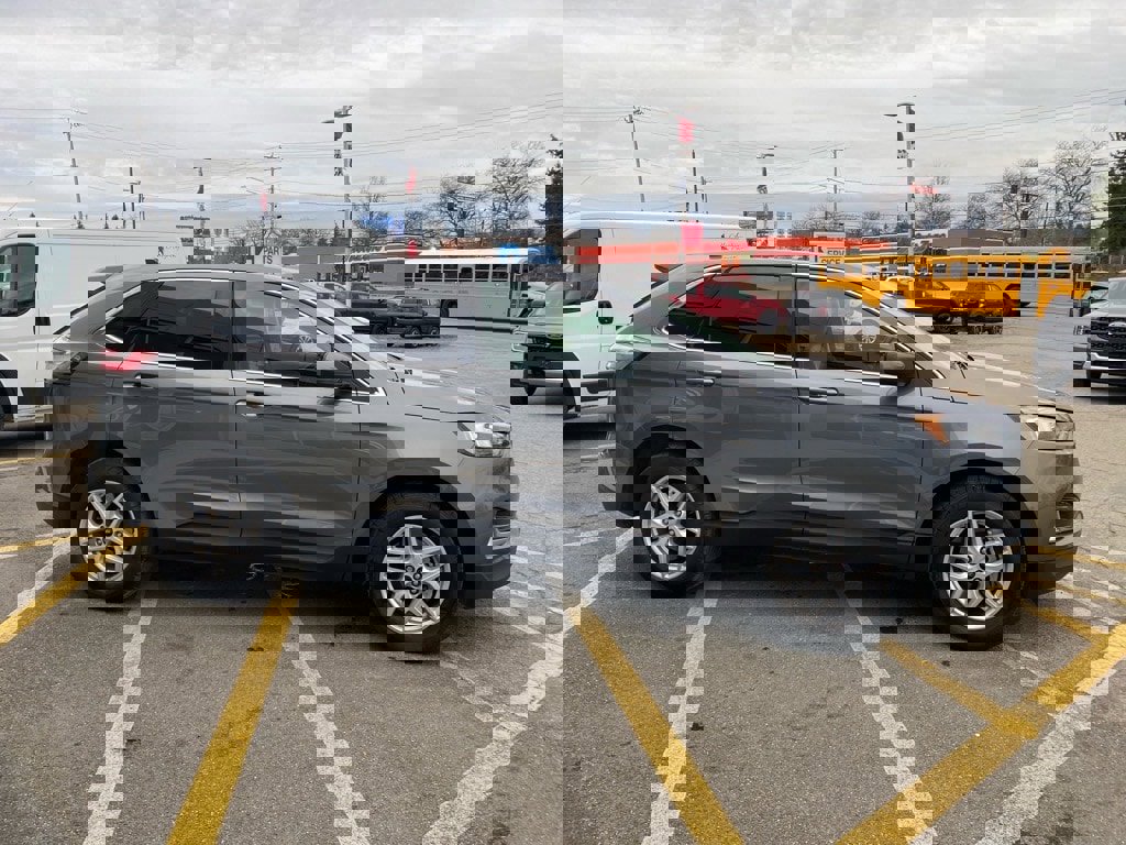 Used 2024 Ford Edge SEL w/ Convenience Package image 6