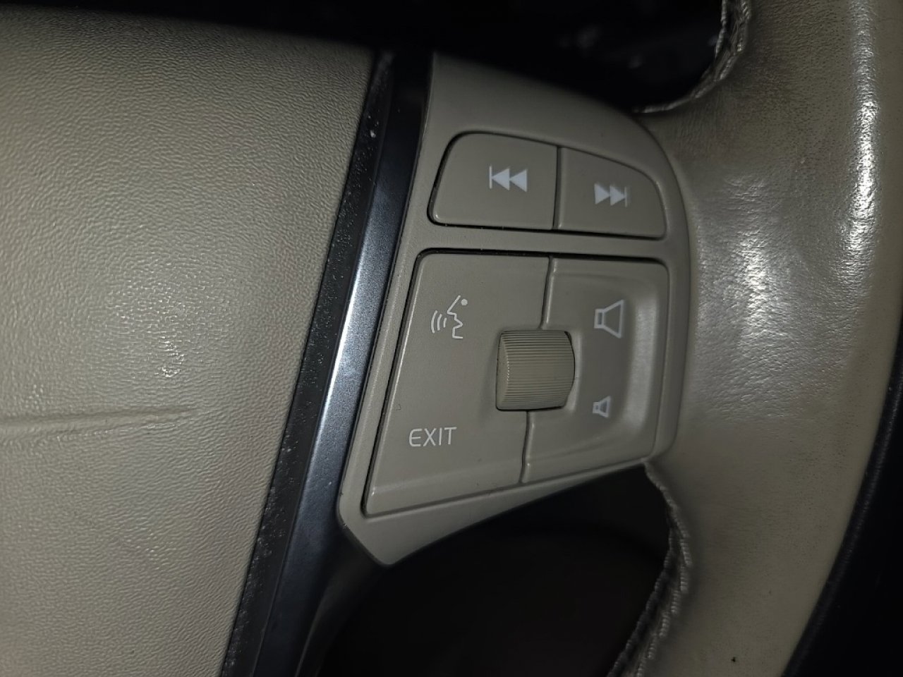 Used 2015 Volvo XC60 T5 Premier image 24