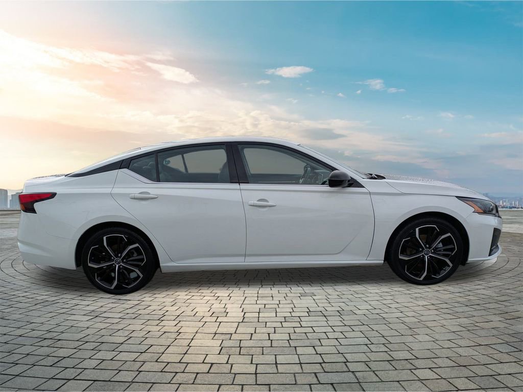 Certified 2023 Nissan Altima 2.5 SR image 4