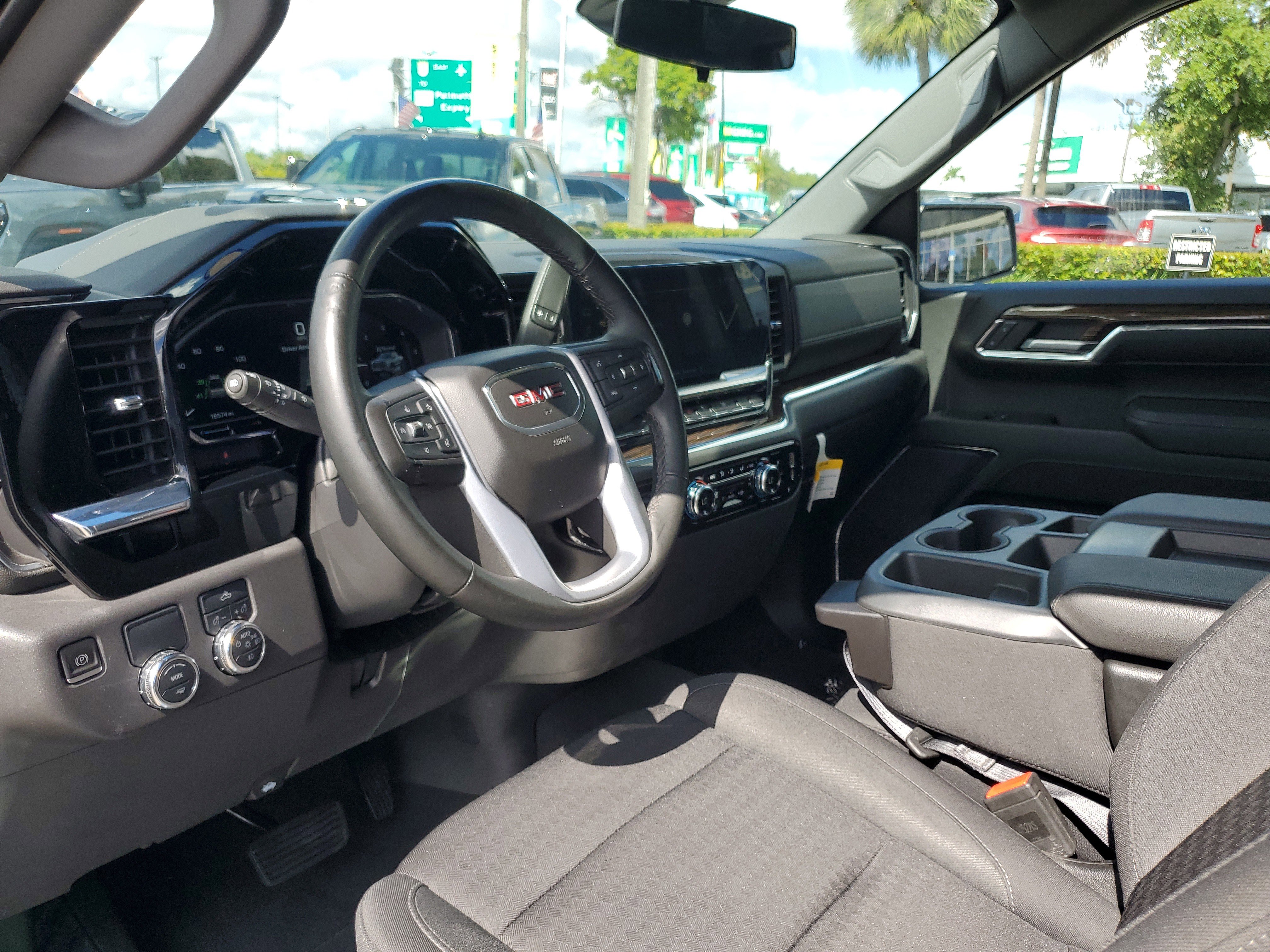 Used 2023 GMC Sierra 1500 Elevation image 9