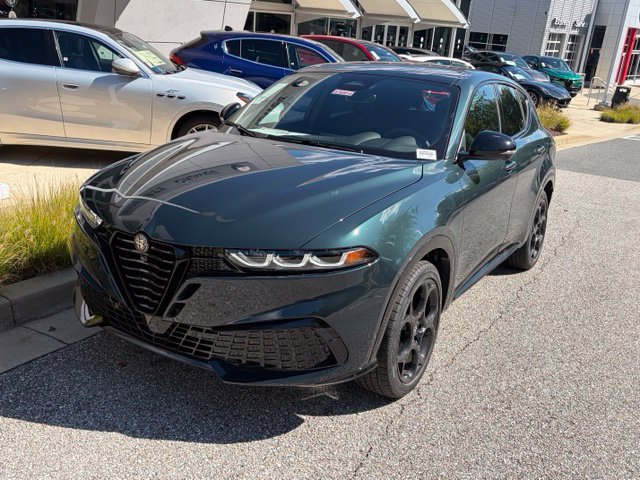 New 2026 Alfa Romeo Tonale w/ Black Premium Package AWD/4WD image 8